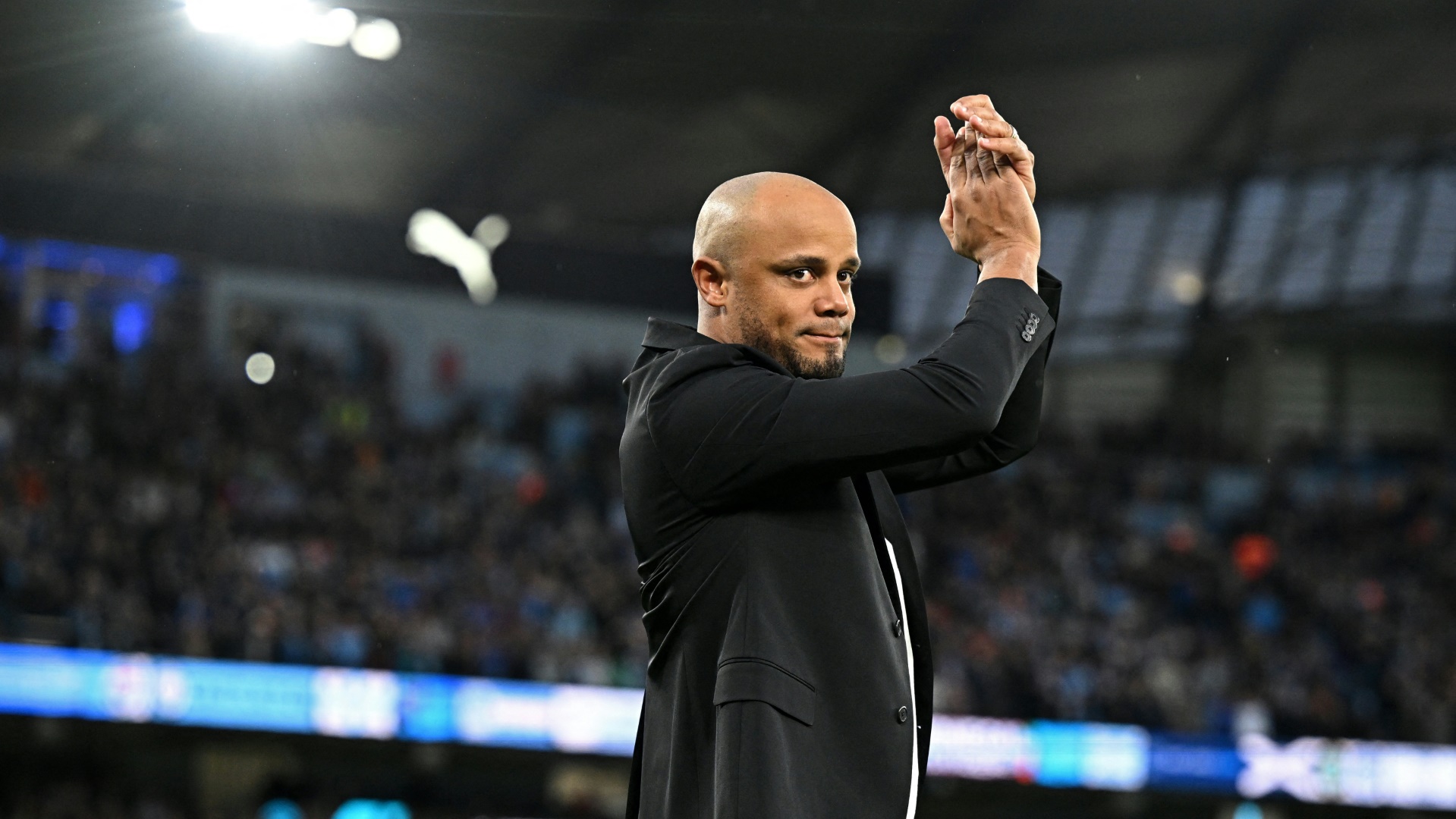 Kubet phát hành Kompany gia hạn hợp đồng với Burnley sau khi thăng hạng